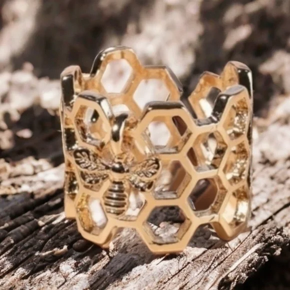 ANTHROPOLOGIE HONEY-COMB BEE CHARM RING - Picture 3 of 4